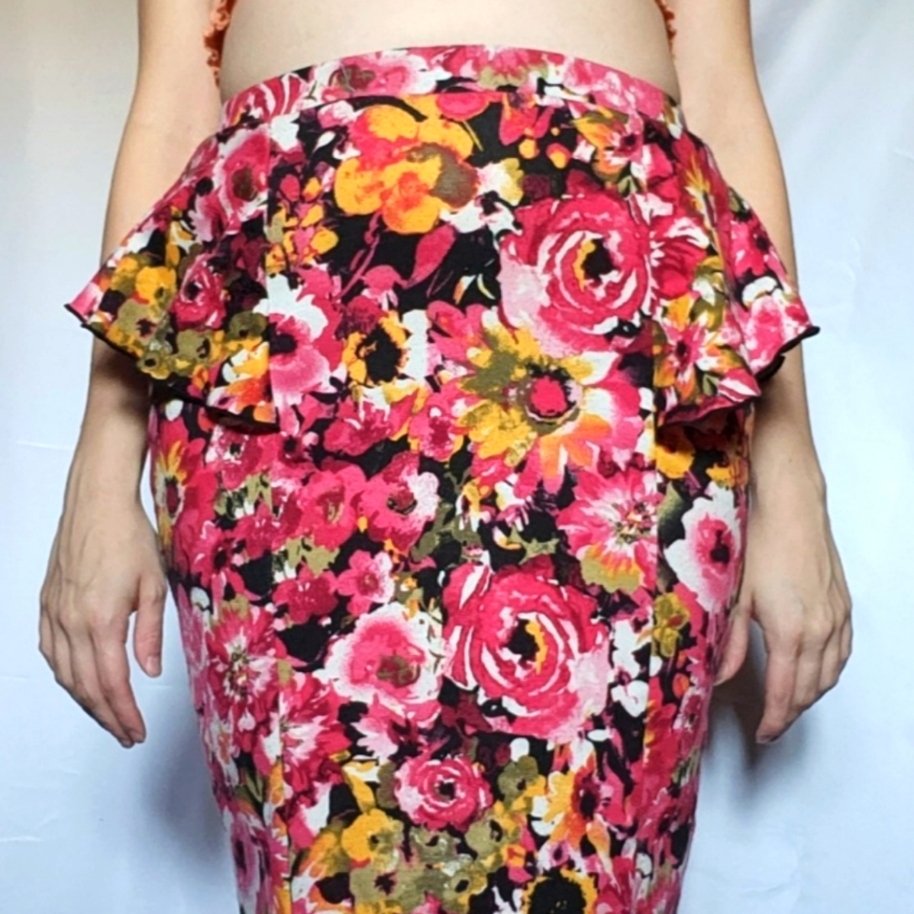 Flower pencil skirt with hip fringe. small.